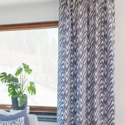 Tyynyliina X 2 - Laura (sininen) -Pyöreät matot myymälä gardiner curtain vorhang 0019 laura blue curtain 01.jpg 20289