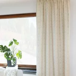 Tyynyliina X 2 - Minna (vihreä) -Pyöreät matot myymälä gardiner curtain vorhang 0024 minna green curtain 01.jpg